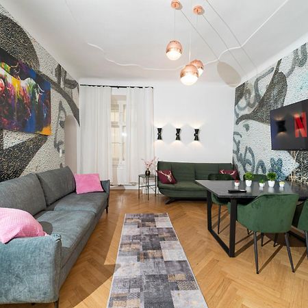 Central Stephansdom Apartment I Netflix I Self Check In Wien Exteriör bild