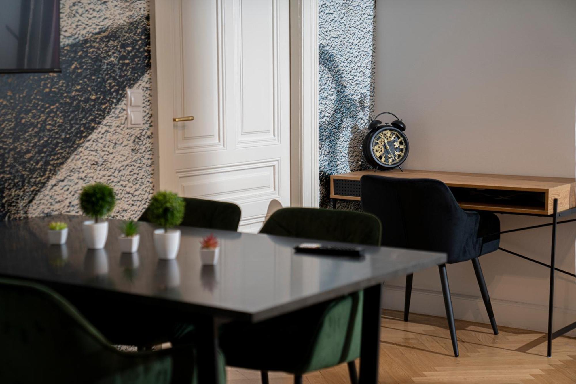 Central Stephansdom Apartment I Netflix I Self Check In Wien Exteriör bild