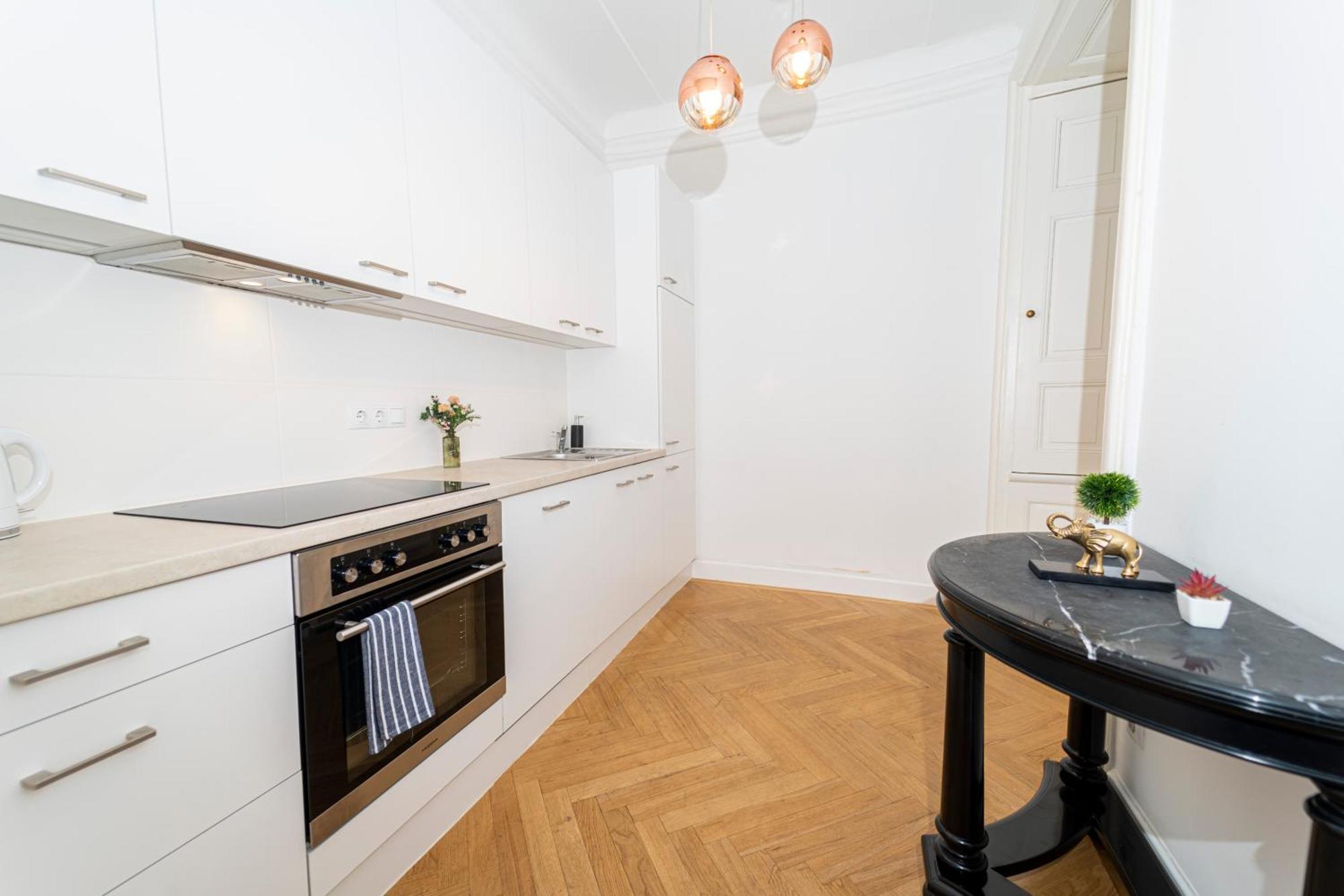 Central Stephansdom Apartment I Netflix I Self Check In Wien Exteriör bild