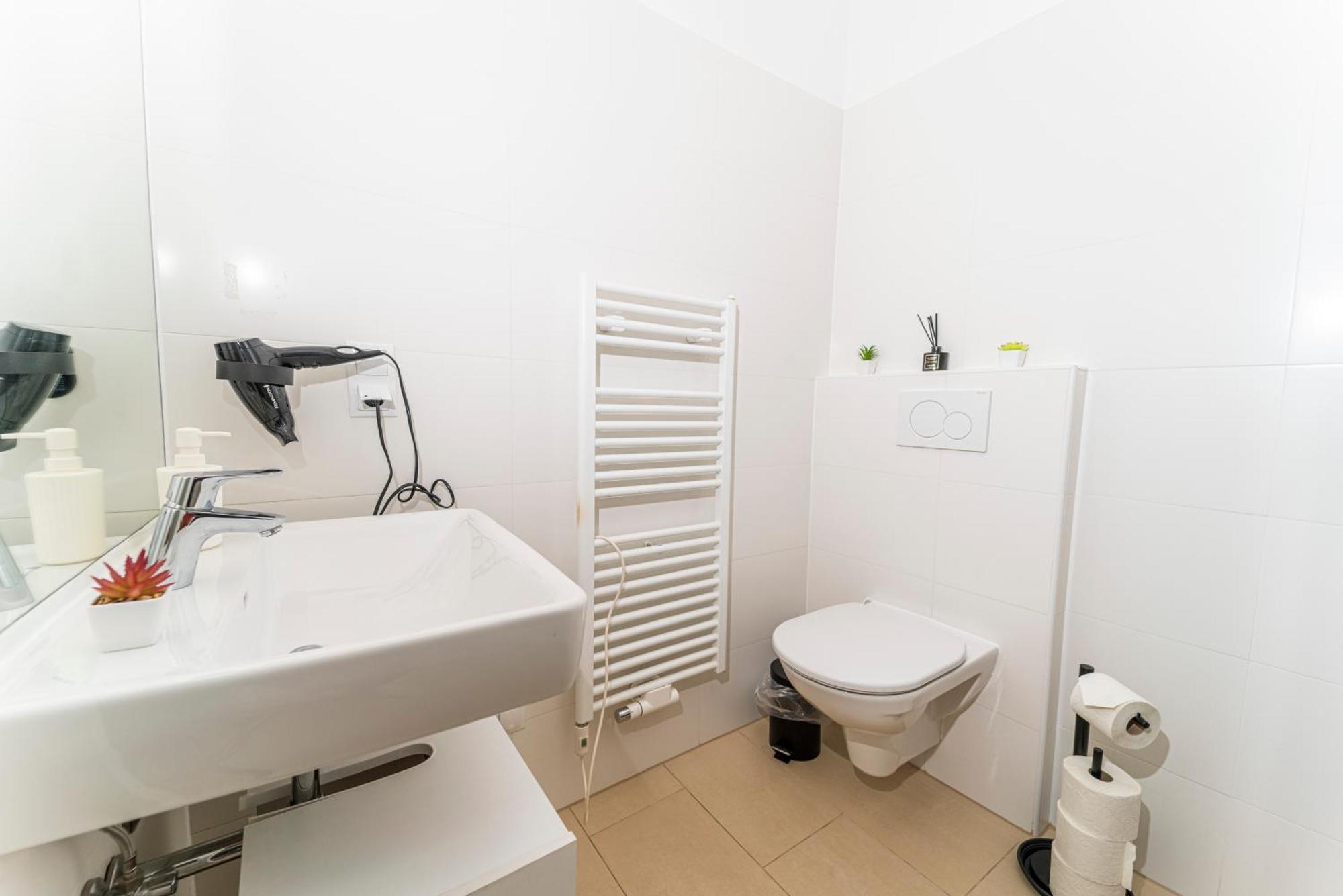 Central Stephansdom Apartment I Netflix I Self Check In Wien Exteriör bild